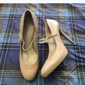 ***** SOLD***** Sexy nine west pumps